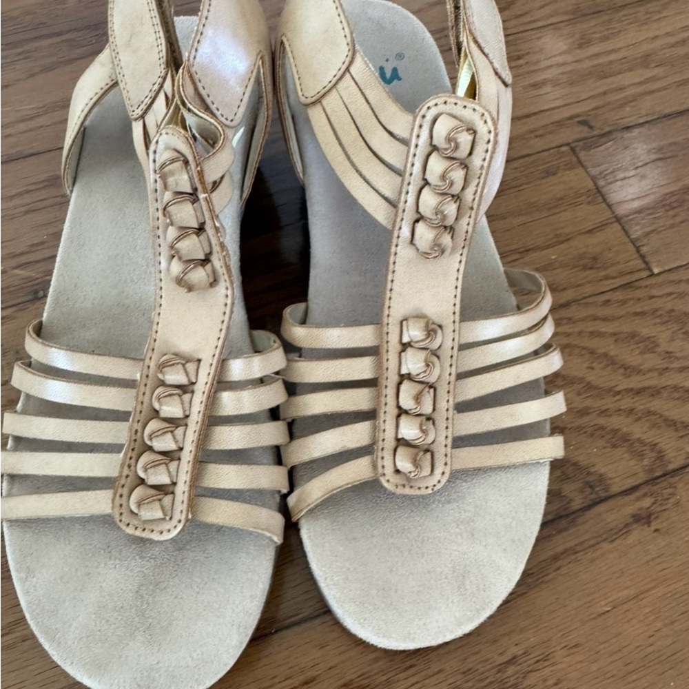 Yuu Tan Strappy Sandals